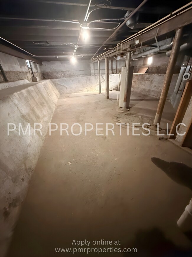 Building Photo - 2 Bedrooms/1 Bathroom House