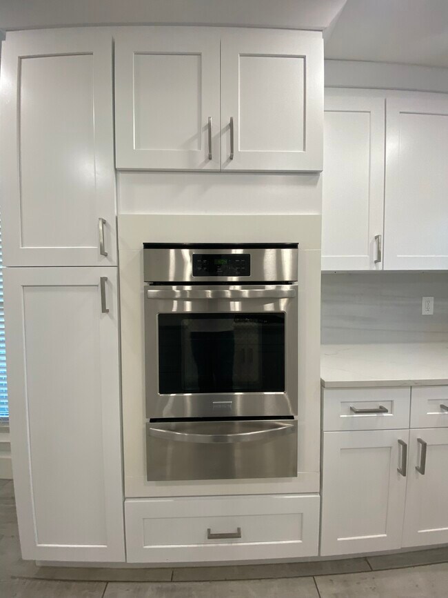 Building Photo - 4831 Wickview Ln