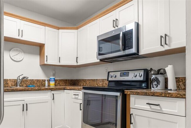 Building Photo - 2724 SW 34th Ct