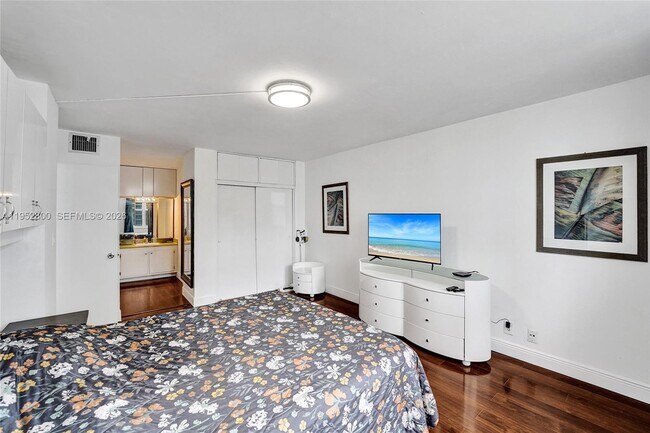 Building Photo - 2201 S Ocean Dr