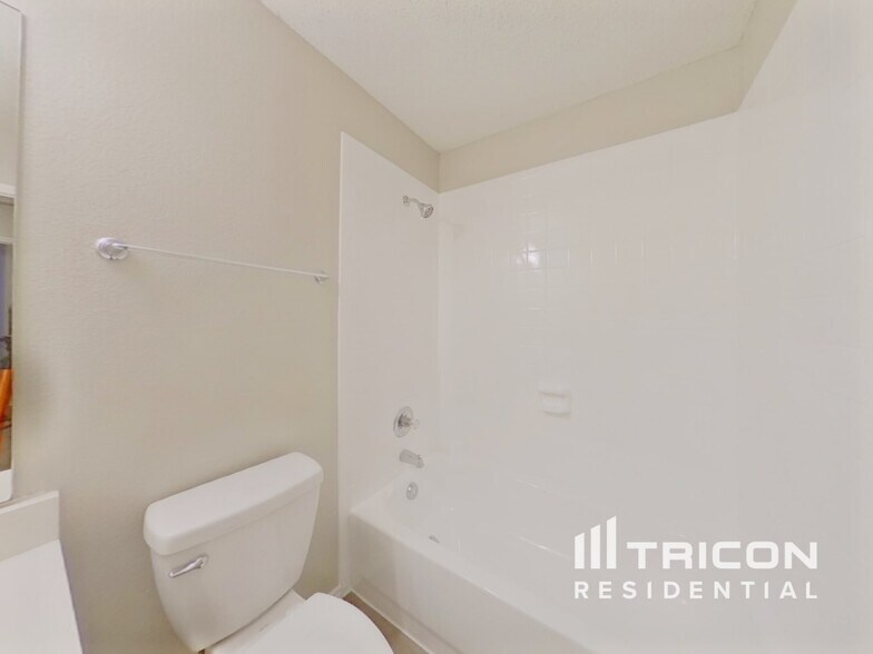 Building Photo - 1310 Cloyne Dr