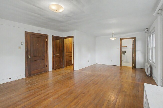 Building Photo - 407 W Green St