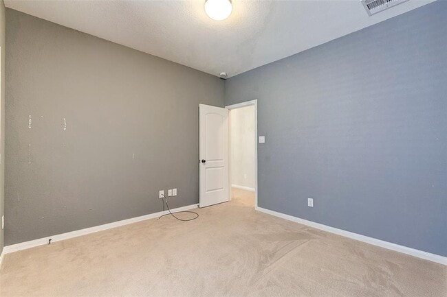 Building Photo - 16 Cheswood Manor Court