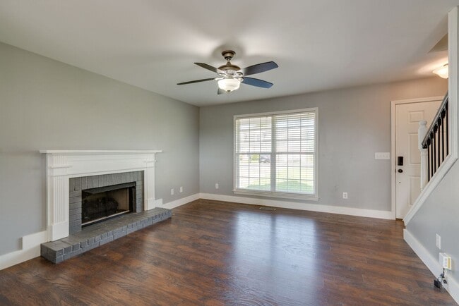 Building Photo - Charming Thompson Station Home in Sought-After Williamson County School District