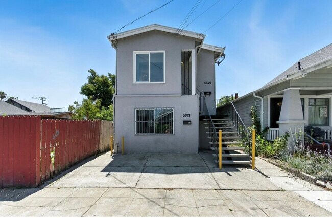 Building Photo - 5821 E 17th St