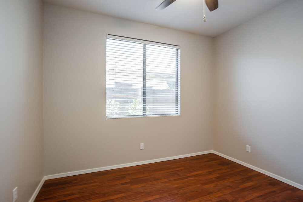 Building Photo - 6601 W Lawrence Ln