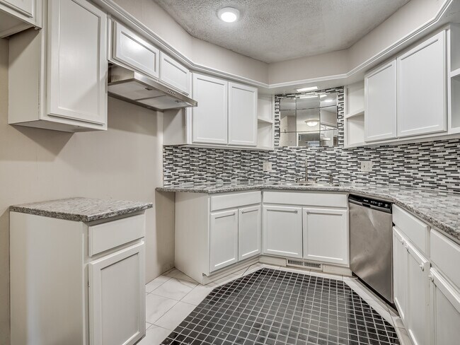 Building Photo - 6409 Miles Ln