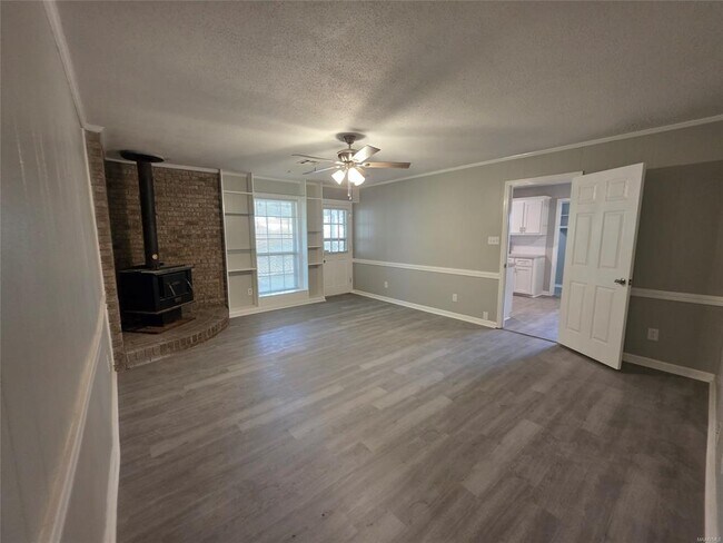 Building Photo - 744 Ledyard Pl