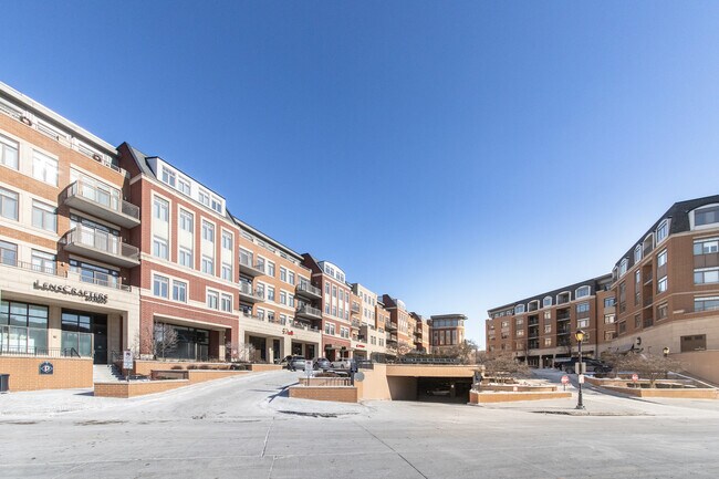 Building Photo - 120 N Northwest Hwy