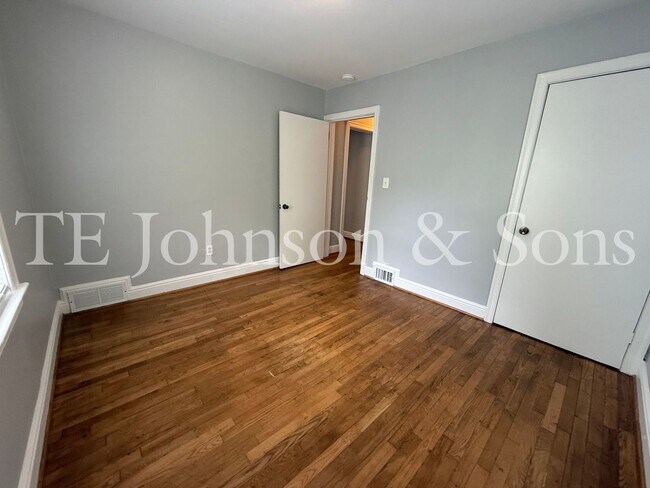 Building Photo - Charming Renovated 3BR Home