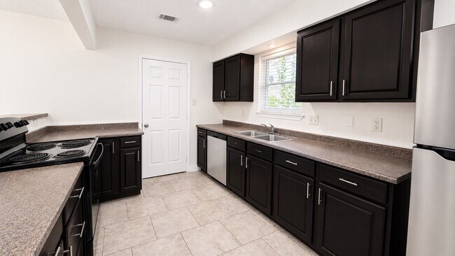 Building Photo - 1823 Pewter Ct
