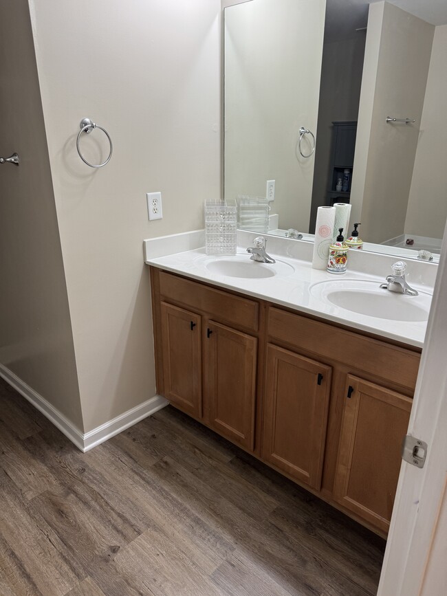 Building Photo - 2671 Cedar Dr